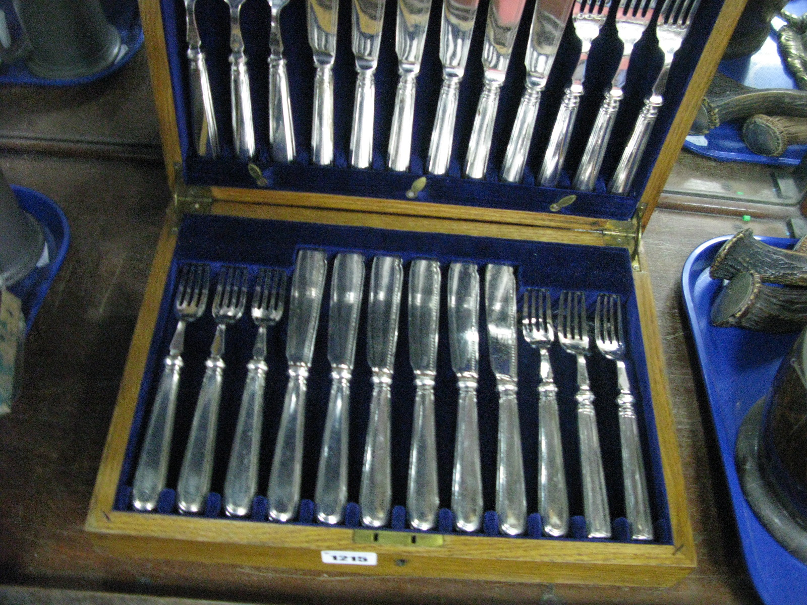 E.T. A1 Silver Plated Fish Knives and Forks, in oak canteen having blank brass cartouche.