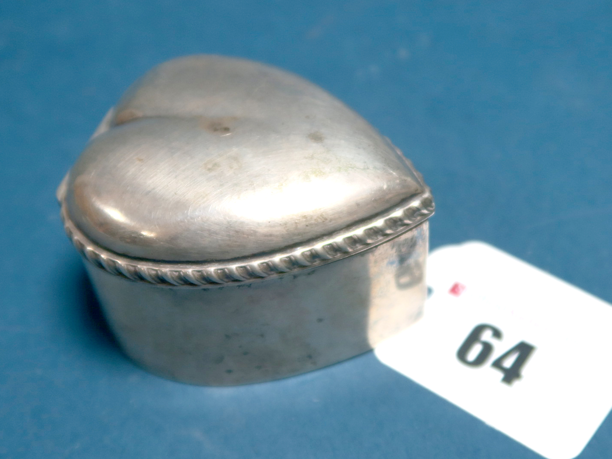 A Hallmarked Silver Heart Shape Trinket Box, Deakin & Francis, Birmingham 1898, with gadrooned edge,