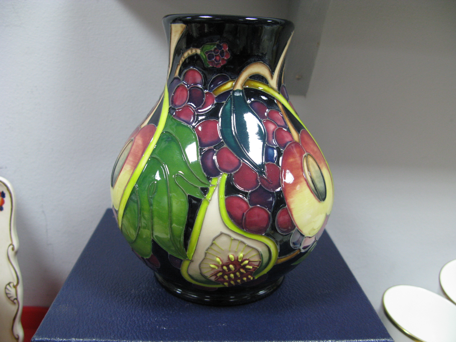 A Moorcroft First Quality 'Queens Choice' Vase, shape 869/6, 15cm high.