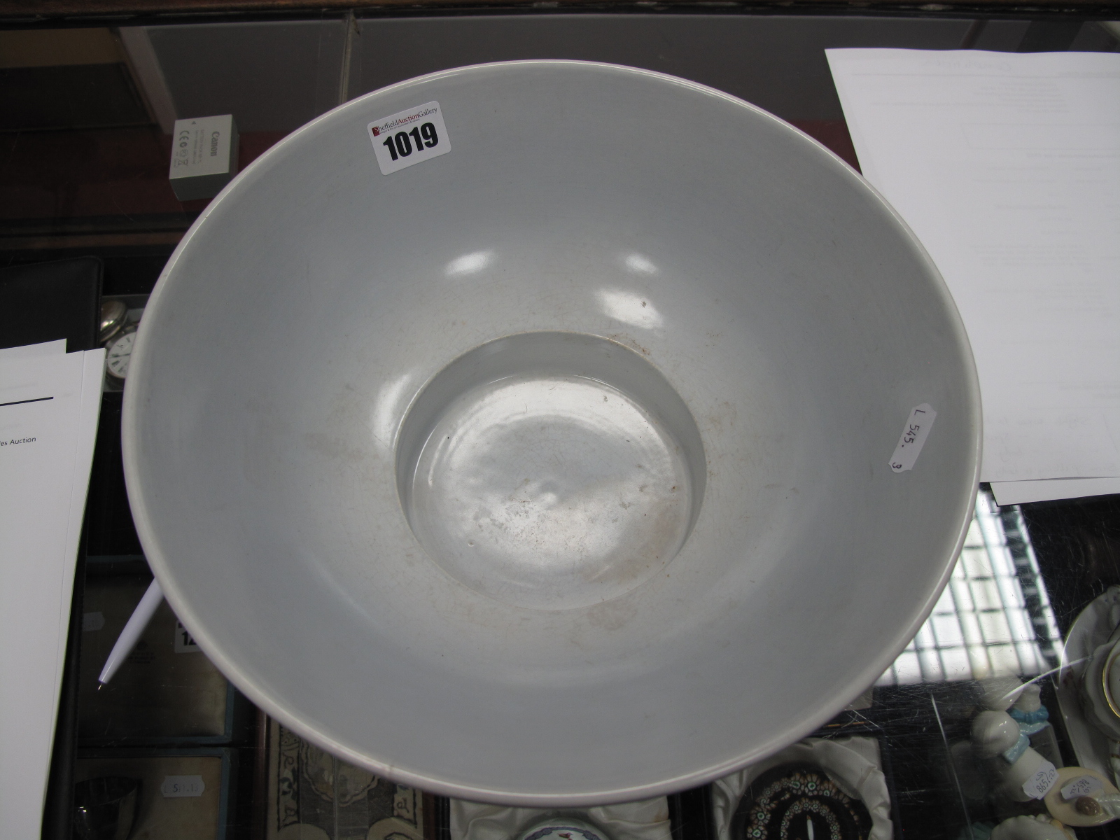 A Wedgwood Keith Murray 'Silver Grey' Pottery Bowl, with silvery bands 0.3 and 0.7cm to upper - Image 5 of 5