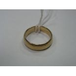 A Chester Hallmarked 18ct Gold Wedding Band, (feint pattern/rubbed)