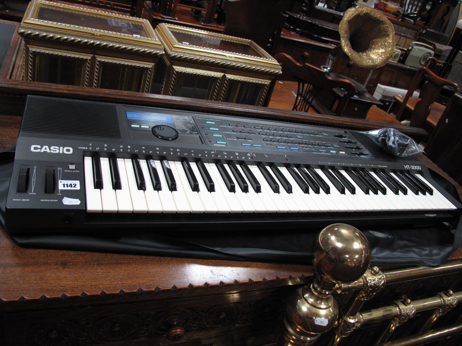 A Casio HT3000 Table Top Organ.