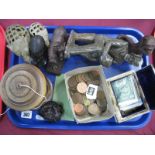 Coins, bank notes, treen string box, Heredities, minstrel and other figures:- One Tray