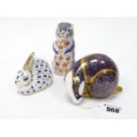A Royal Crown Derby Porcelain Paperweight 'Rabbit', gold stopper, date code for 1987, 7.5cm high;