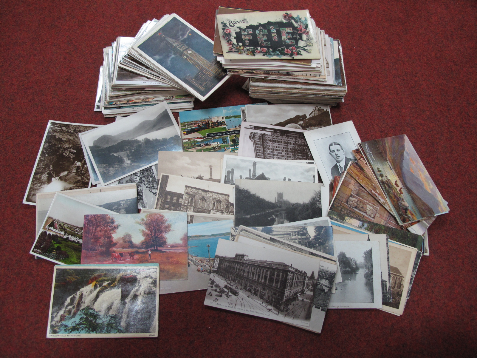 Postcards - over five hundred, many pre-WWII, U.K. and foreign topographical, street views, humour.