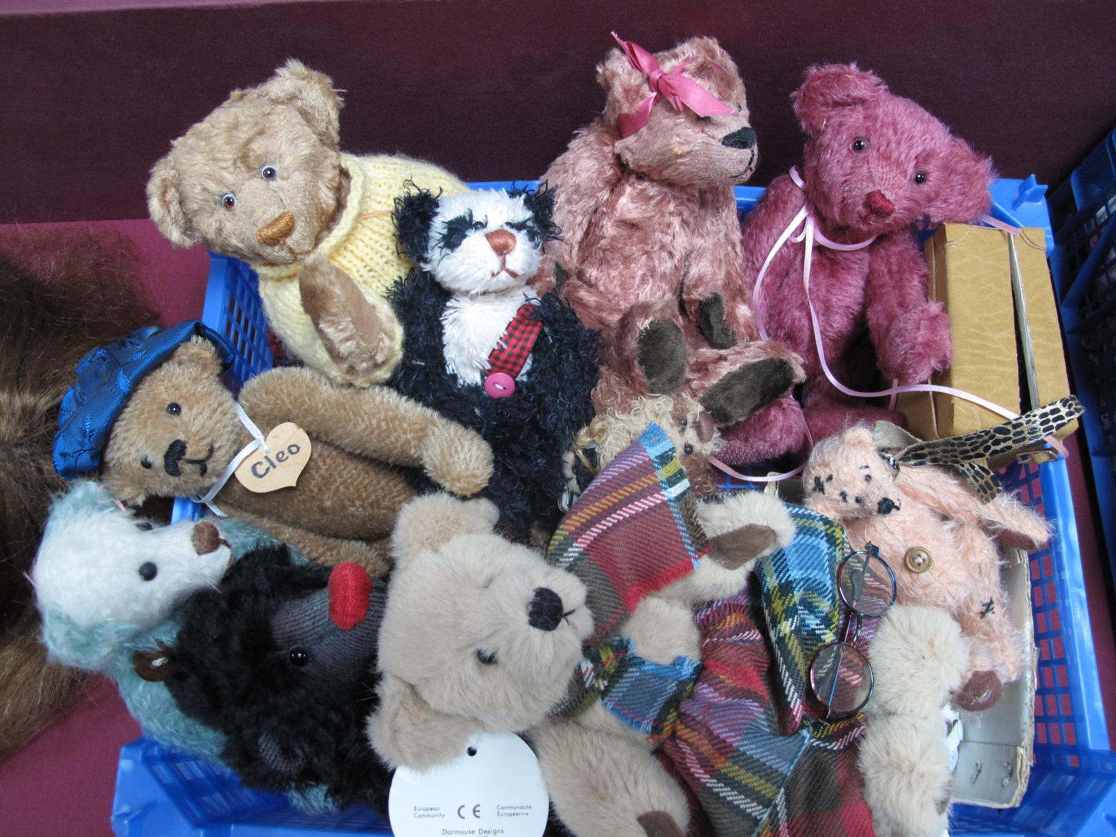 A Quantity of Modern Jointed teddy Bears, by Kalee Bears, The Ganz Cottage, Dormouse Designs and