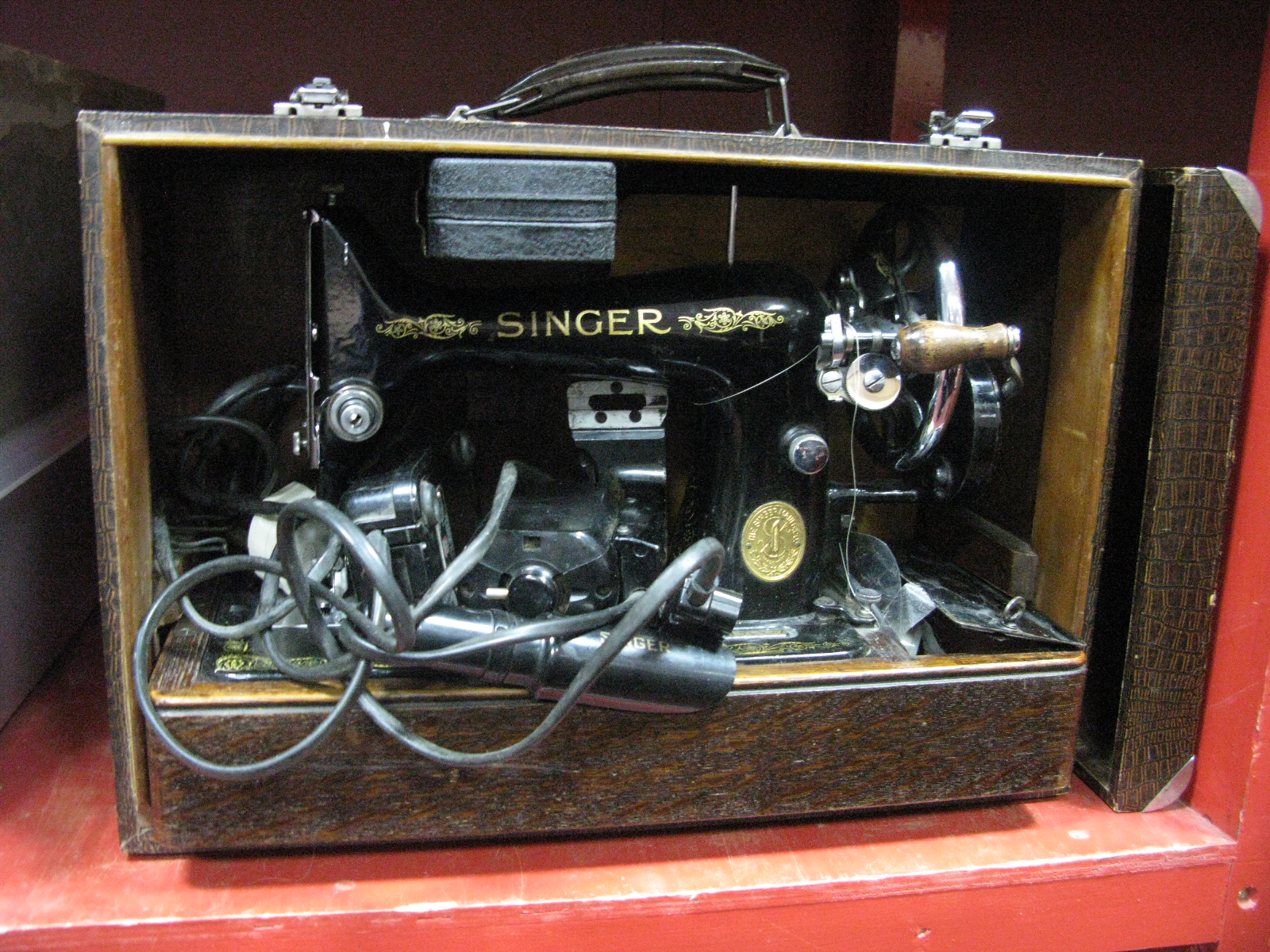 A Singer Sewing Machine, (cased) - Untested, sold for spares and repairs.