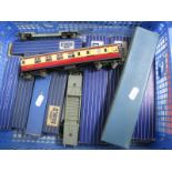 Thirteen Hornby Dublo OO Gauge Three Rail Items, rolling stock - five coaches (four boxed), bogie