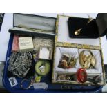 A Mixed Lot of Assorted Costume Jewellery, including fresh water pearls, etc.