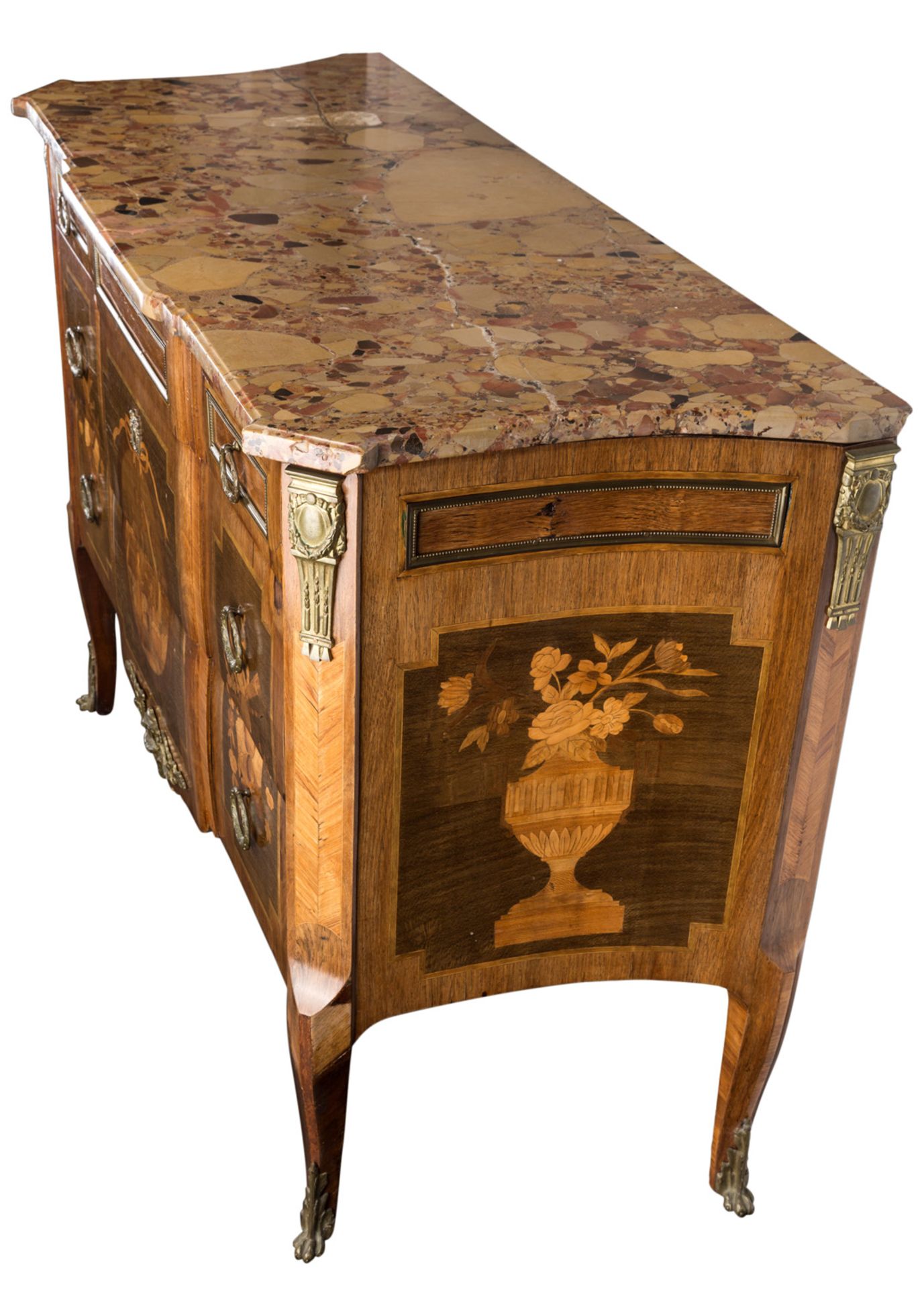 A 19TH CENTURY FRENCH MARQUETRY COMMODE WITH MARBLE TOP - Bild 3 aus 3