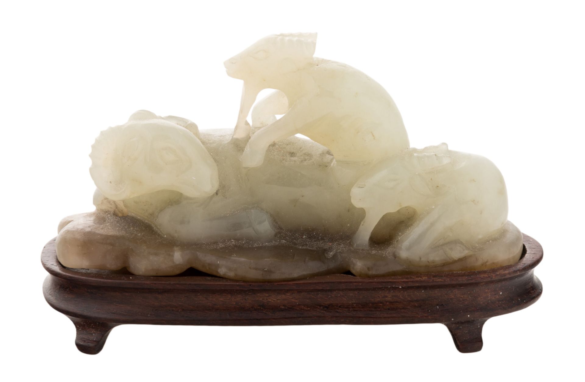 FOUR CHINESE WHITE JADE FIGURES ON STANDS (LATE QING DYNASTY) - Bild 4 aus 6