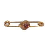 9 CT. GOLD BROOCH