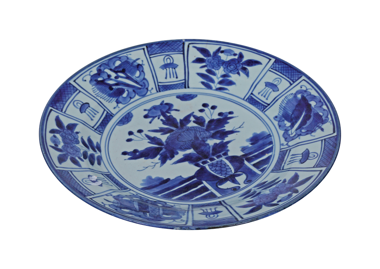 JAPANESE BLUE AND WHITE ARITA PORCELAIN CHARGER