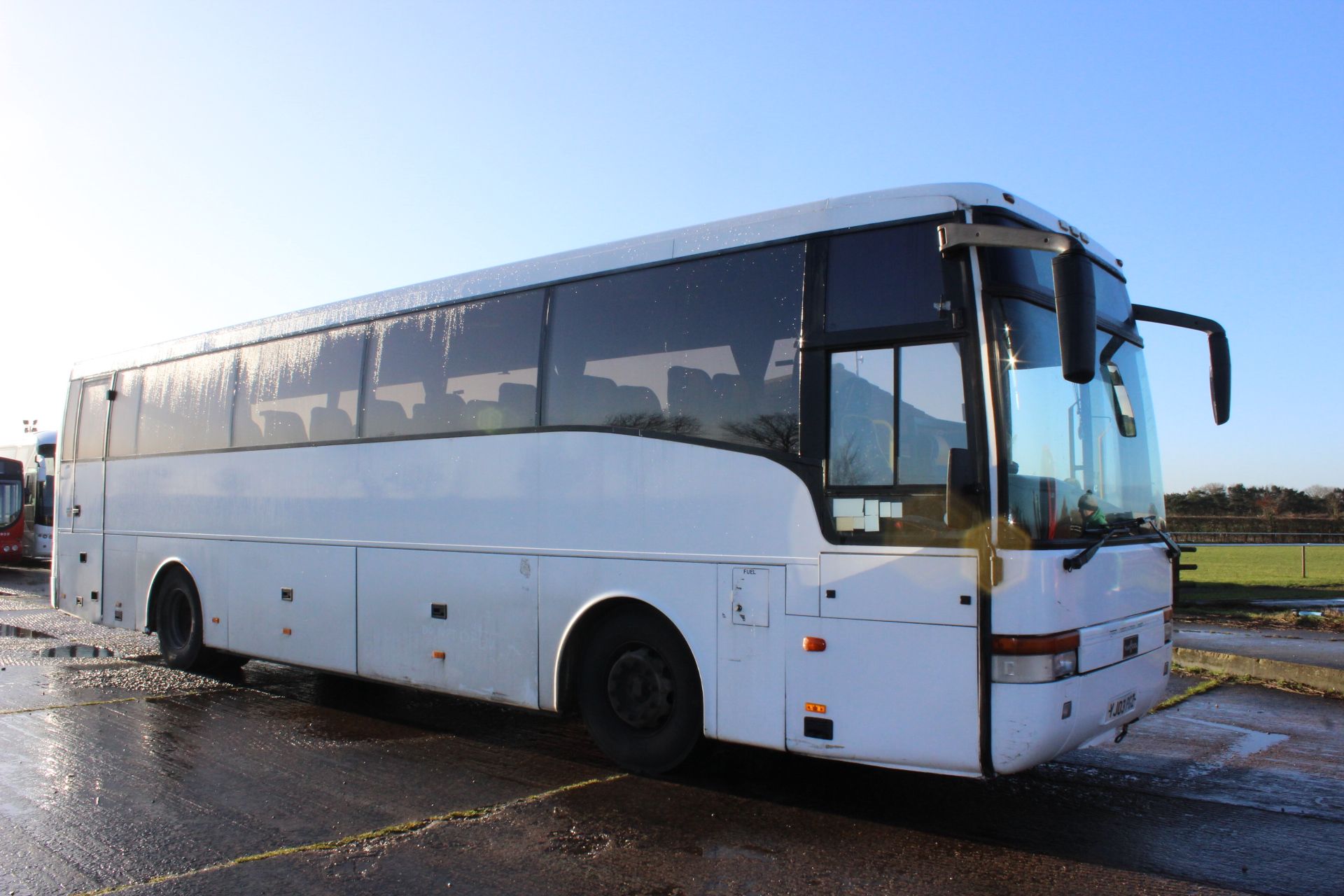 DAF VanHool Alizee SB4000 Reg: YJ03 PGZ Date of Registration- 09/05/2003 MOT Expiry- - Image 2 of 6