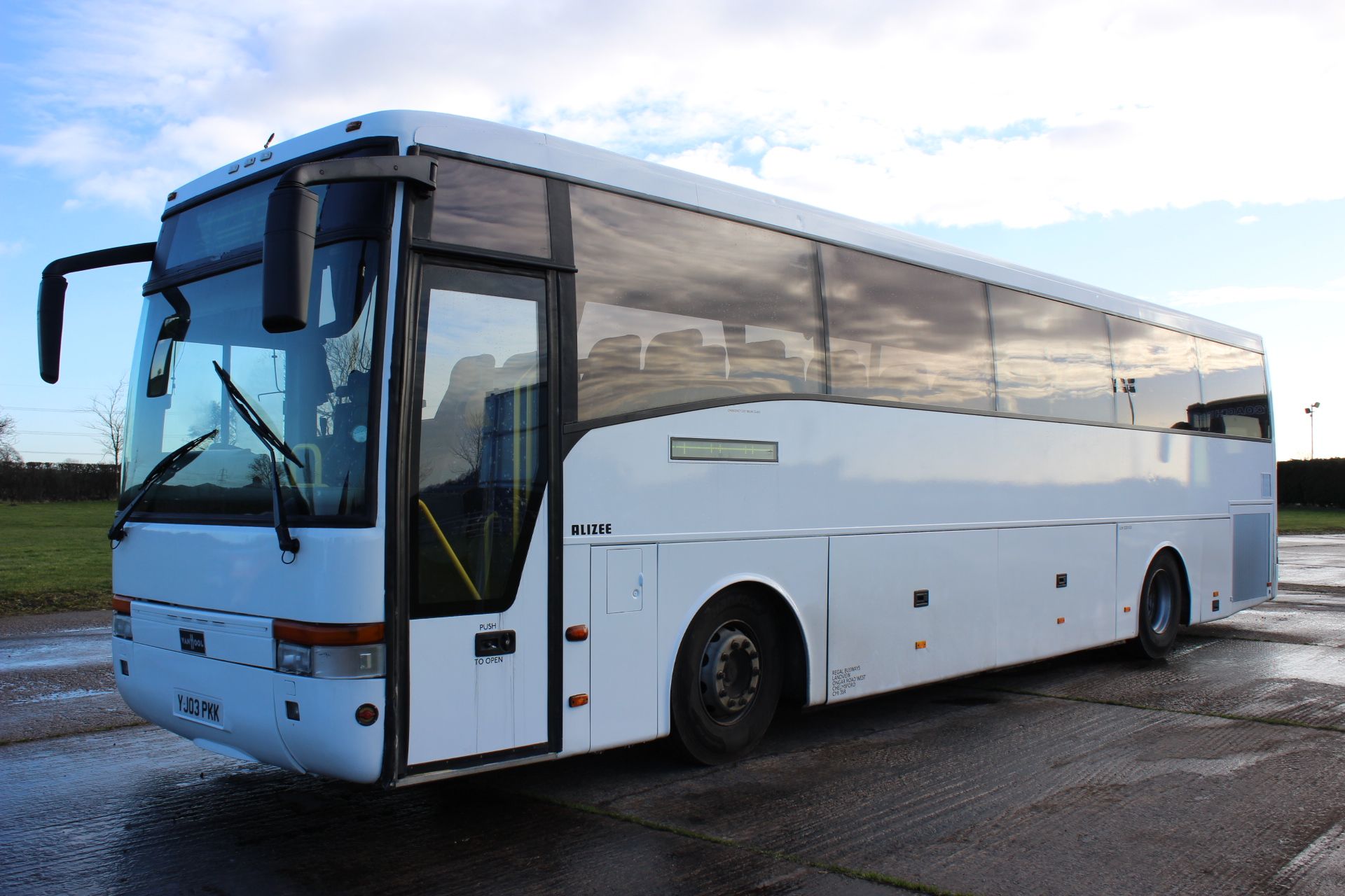 DAF VanHool Alizee SB4000 Reg: YJ03 PKK Date of Registration- 27/06/2003 MOT Expiry - - Image 3 of 5