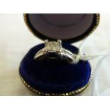 18kt White gold diamond ring