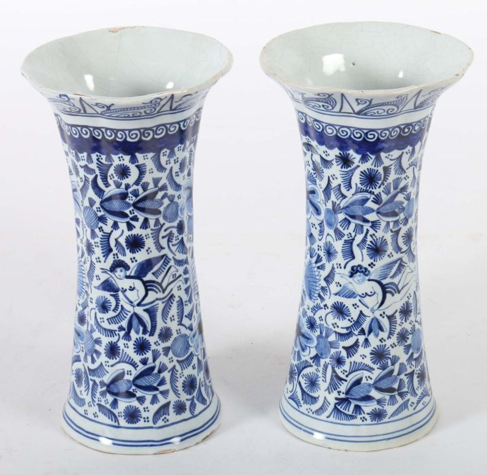 Vasenpaar wohl De Porceleyne Claeuw, 1. Hälfte 19. Jh., beiger Fayencescherben, weiß glasiert und - Bild 2 aus 4