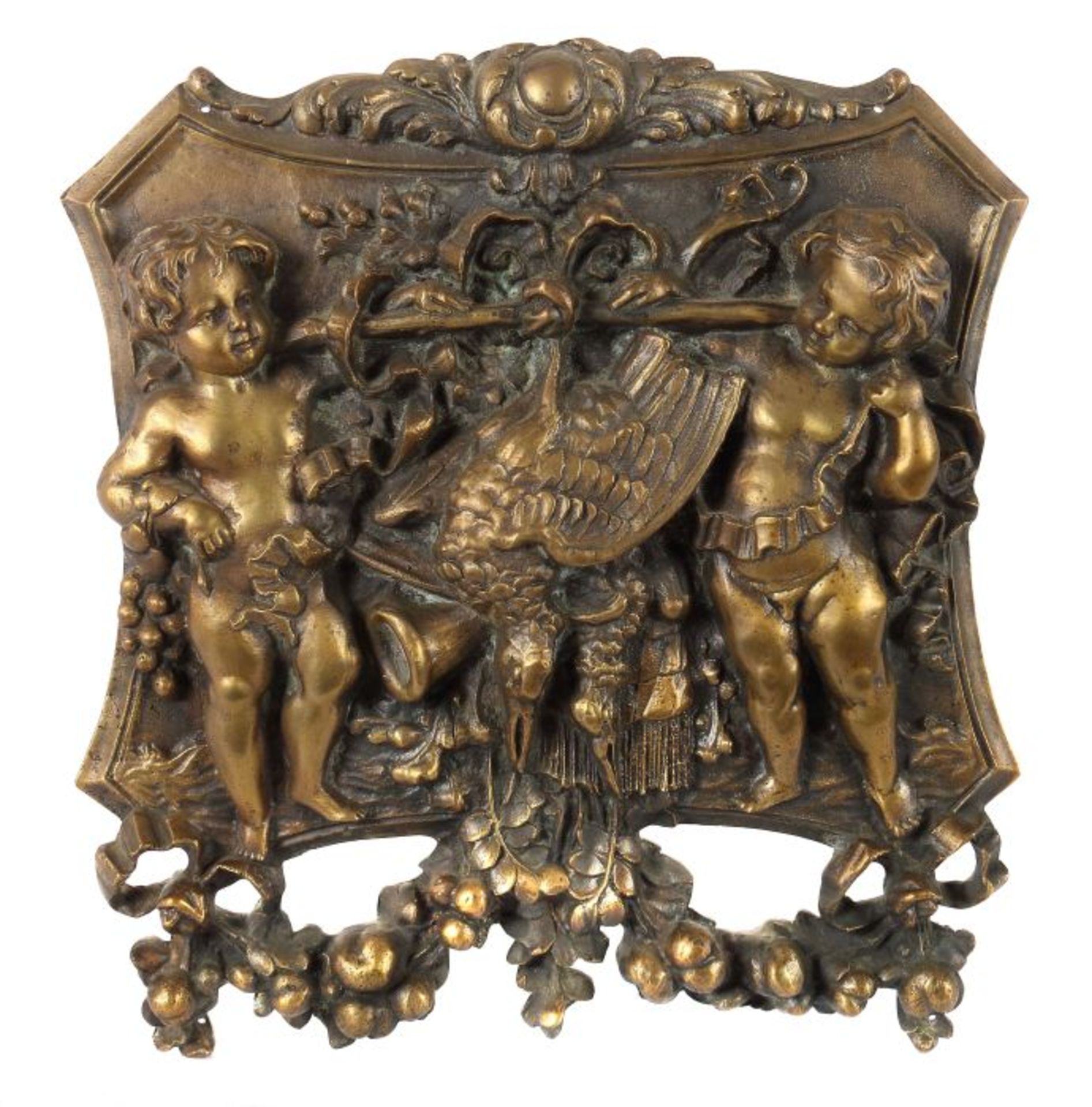 Bildhauer des 19./20. Jh. "Putten mit Jagdbeute", Bronze, reliefierte Darstellung zweier Putten, die