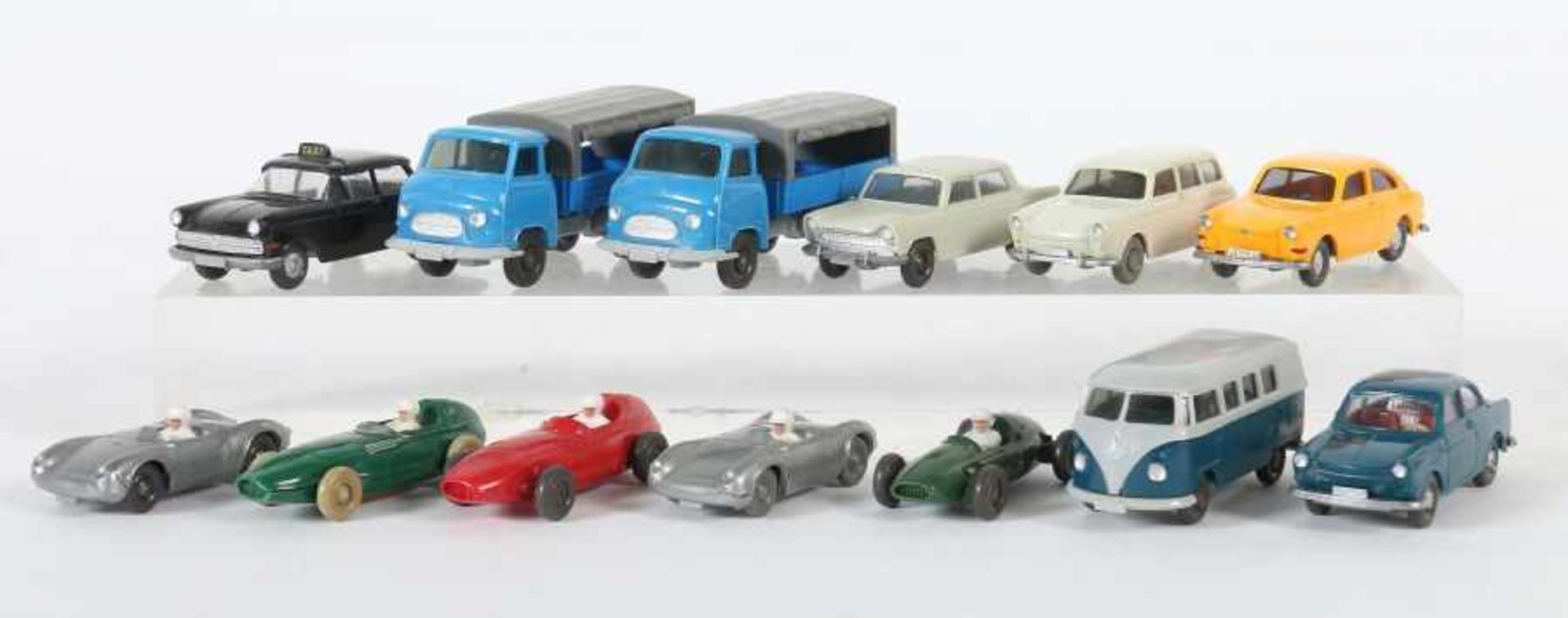 Diverse PKW und Transporter Wiking, M: 1:87, 1960er Jahre, 13-tlg., u.a. best. aus: VW T1, Fiat,