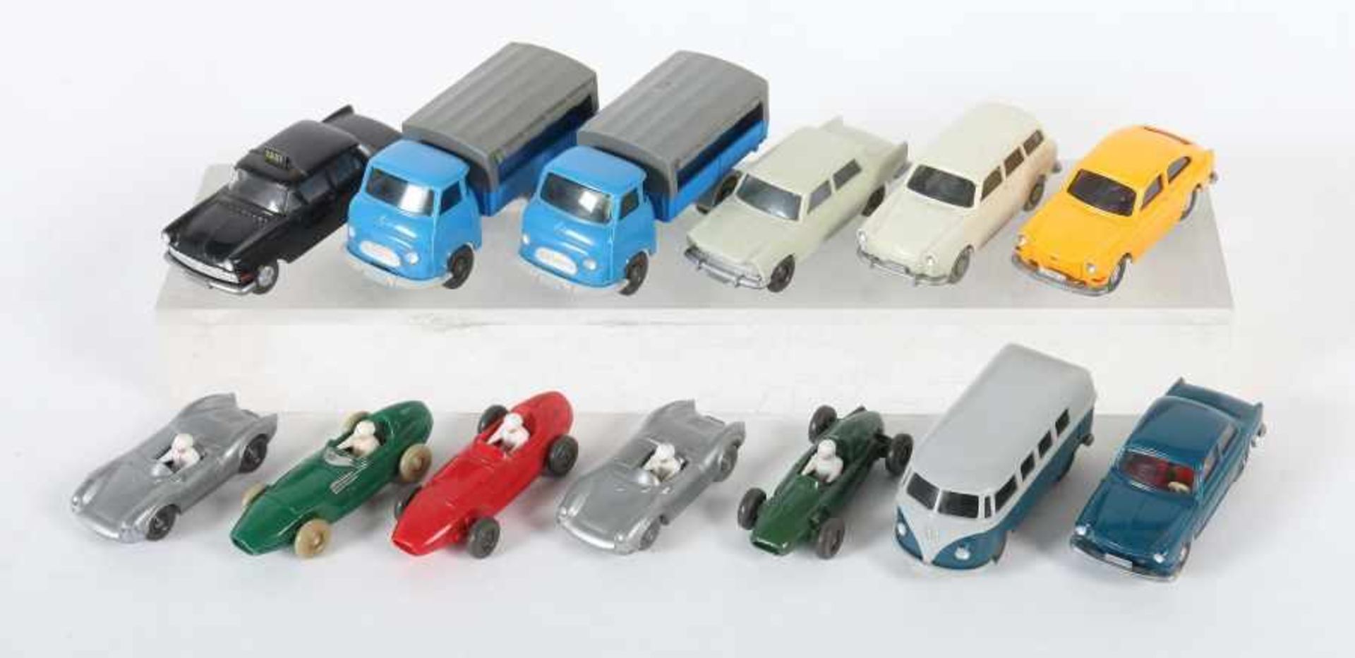 Diverse PKW und Transporter Wiking, M: 1:87, 1960er Jahre, 13-tlg., u.a. best. aus: VW T1, Fiat, - Image 2 of 2