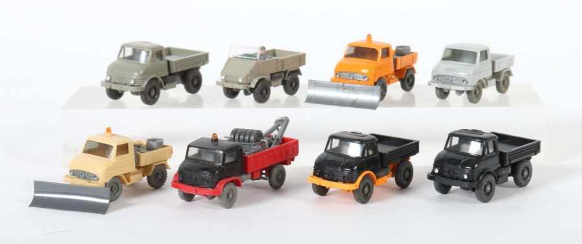 8 Unimogs Wiking, M: 1:87, 1970er, Mercedes-Benz, u.a. Werkstadtwagen, Straßenmeisterei in Orange, U