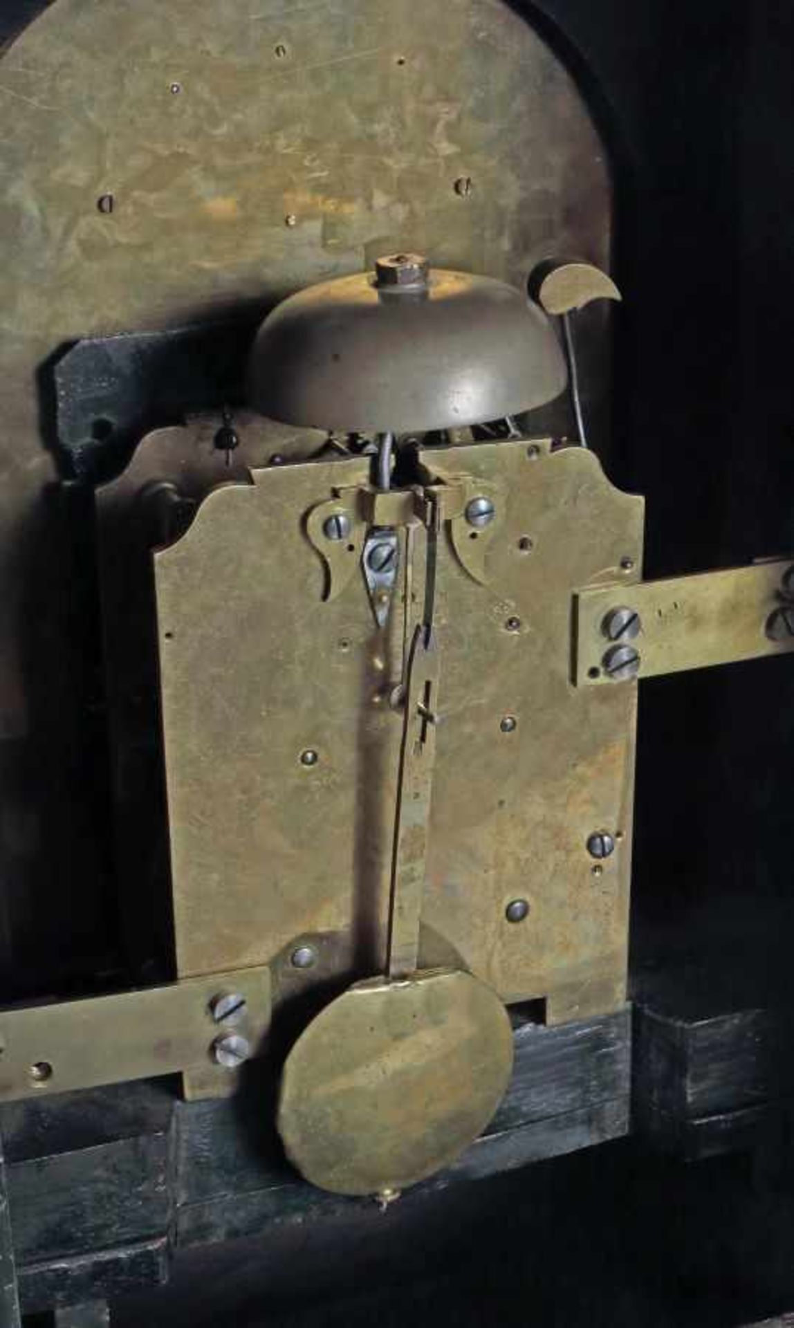 Bracket-Clock England, um 1800, Holzgehäuse mit Messingbeschlag mit Rocaillen und plastisch - Bild 4 aus 4