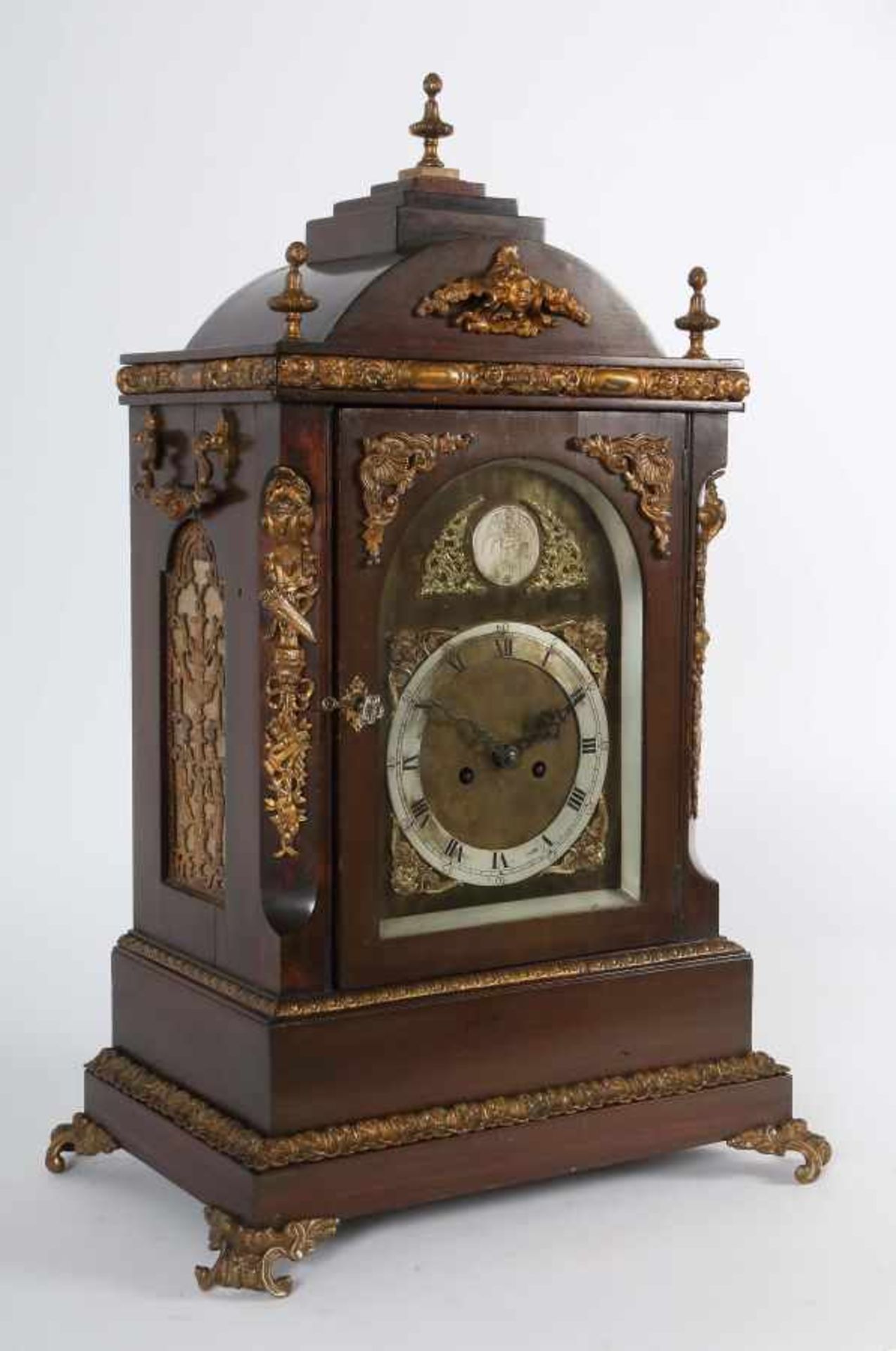 Bracket-Clock England, um 1800, Holzgehäuse mit Messingbeschlag mit Rocaillen und plastisch - Bild 2 aus 4