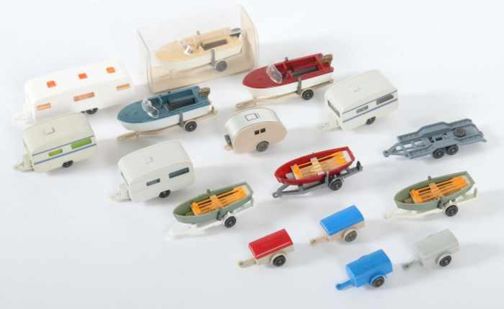 16 Wohnwagen und BooteWiking, M: 1:87, 1950er bis 1970er Jahre, variierende Wohnwagen, Anhänger, - Bild 2 aus 2