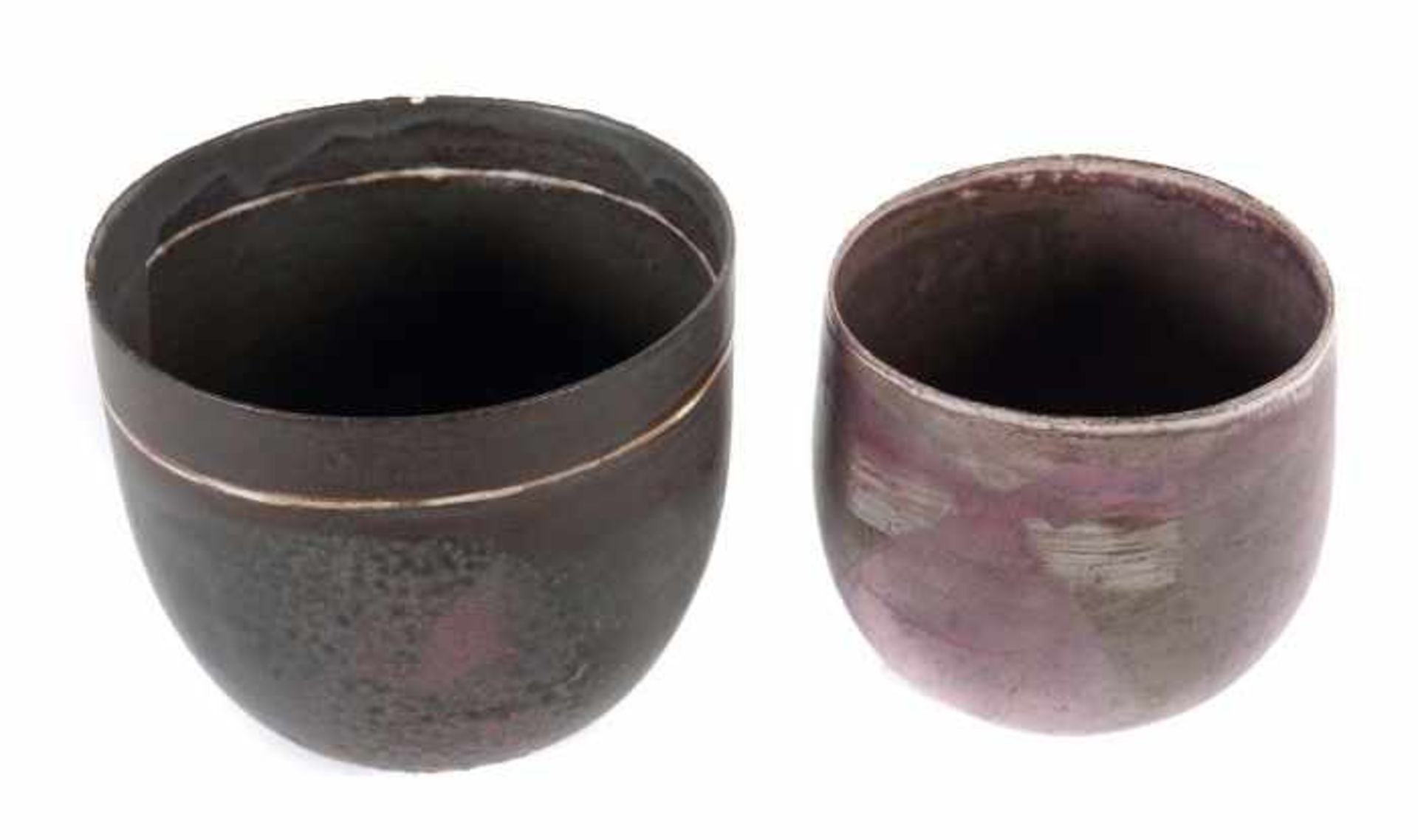 2 Vasenwohl Deutschland, helle Scherben, kleinere Vase mit matter violetter Laufglasur, part. - Bild 2 aus 4