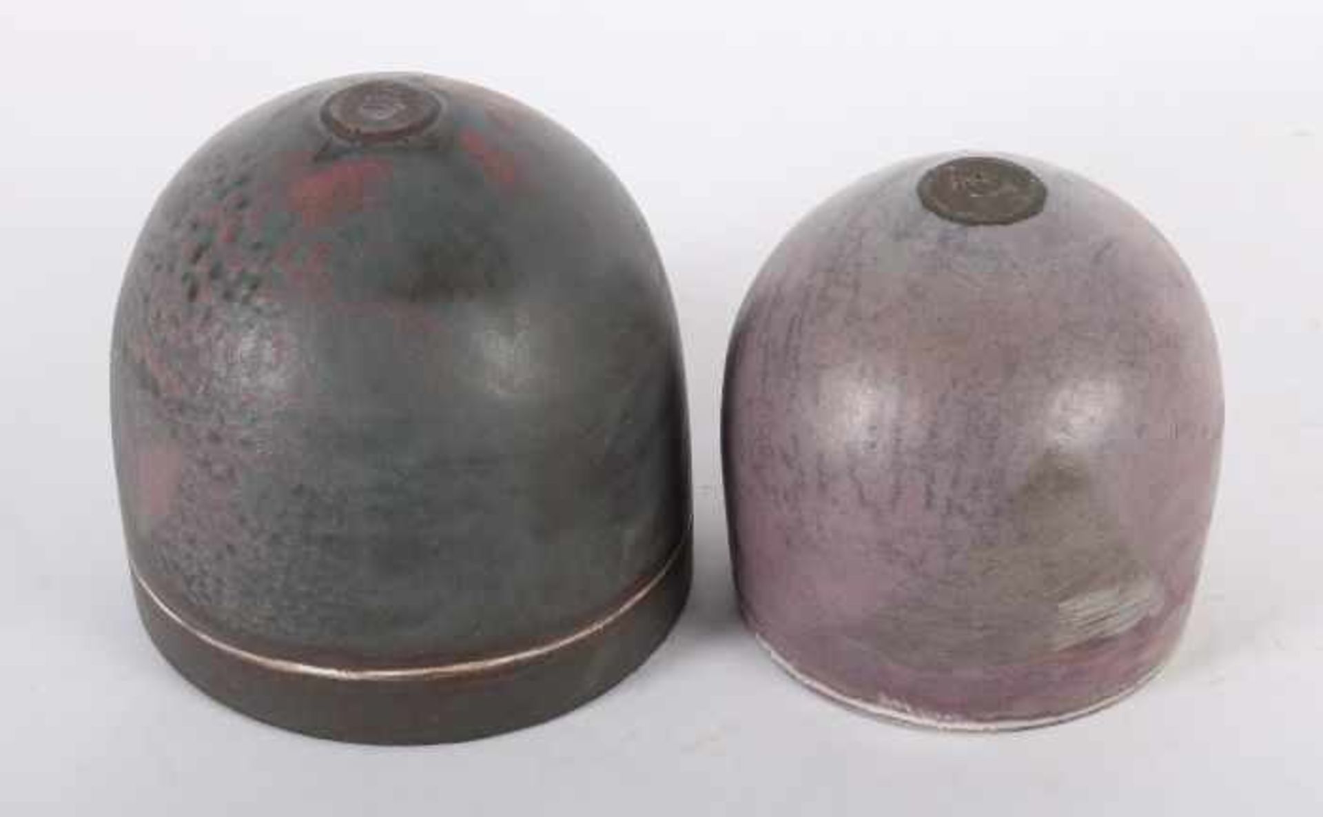 2 Vasenwohl Deutschland, helle Scherben, kleinere Vase mit matter violetter Laufglasur, part. - Bild 3 aus 4