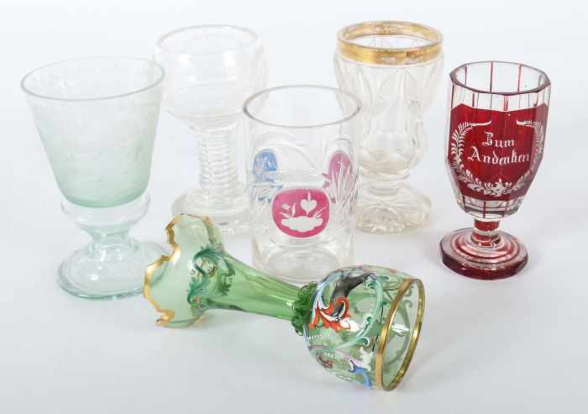 6 Gläser19. Jh., farbloses oder grünliches Glas, formgepresst, geschliffen, tlw. rot gebeizt, - Bild 2 aus 2