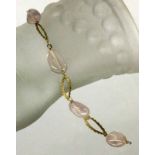 ARMBAND 585/000 Gelbgold mit Rosenquarz. Brutto ca. 11,57g, L.19,5cm A BRACELET 585/000 yellow