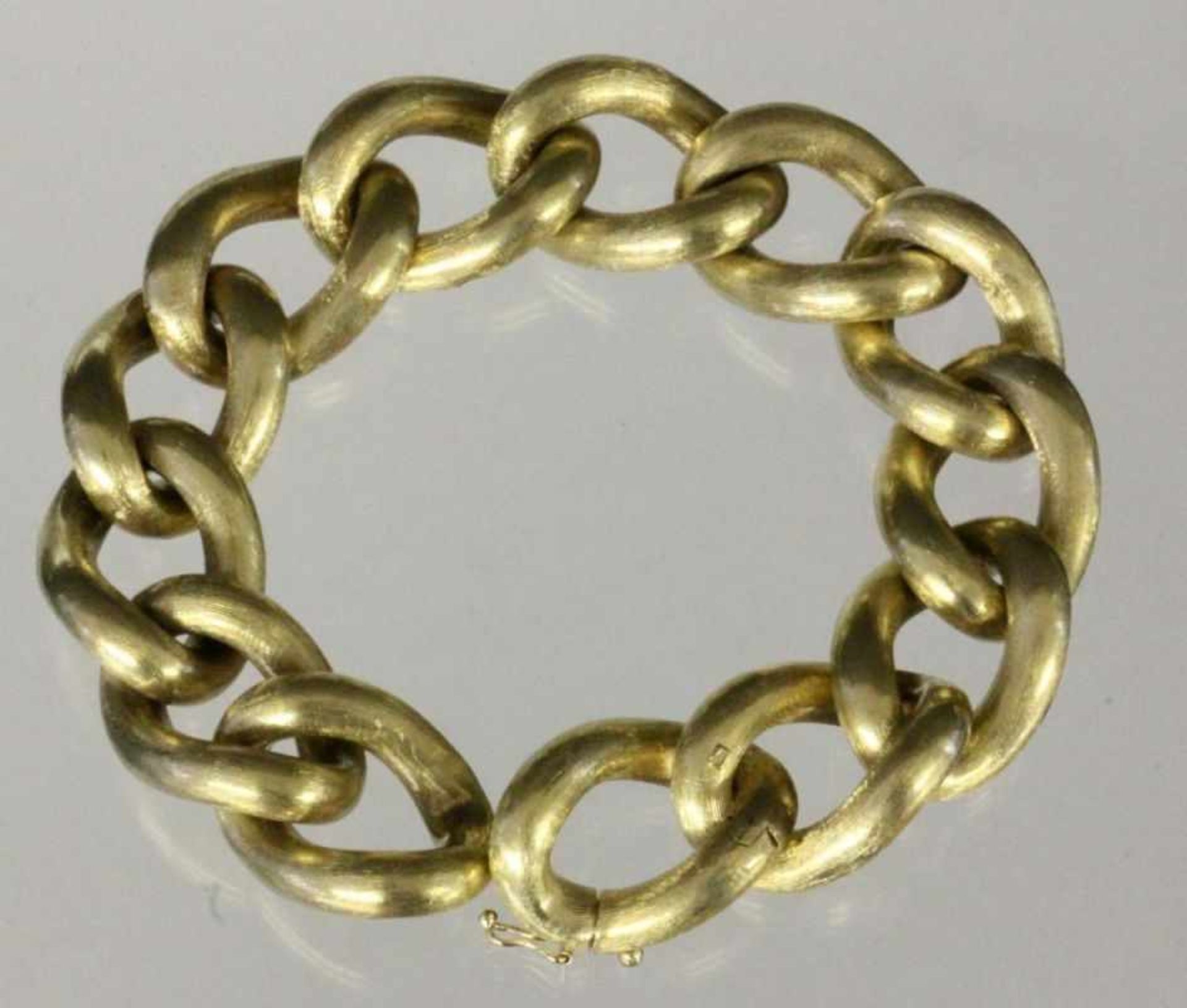 PANZERARMBAND 585/000 Gelbgold. L.23cm, ca. 61,4g A CURB BRACELET 585/000 yellow gold. 23 cm long,