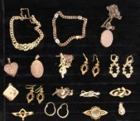 LOT 17 TEILE ANTIKER SCHMUCK Messing, vergoldet etc. A LOT OF 15 ANTIQUE JEWELLERY PIECES Brass,