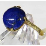 DAMENRING 585/000 Gelbgold mit Lapislazuli. Brutto ca. 6,04g, Gr. 56 A LADIES RING 585/000 yellow