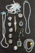 LOT 15 TEILE SCHMUCK meist Silber, teils mit Blautopas A LOT OF 15 JEWELLERY PIECES mostly silver,