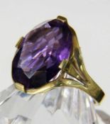 DAMENRING 585/000 Gelbgold mit Amethyst. Brutto ca. 7,2g, Gr. 58 A LADIES RING 585/000 yellow gold