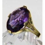 DAMENRING 585/000 Gelbgold mit Amethyst. Brutto ca. 7,2g, Gr. 58 A LADIES RING 585/000 yellow gold