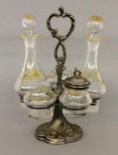 MENAGERE St. Louis, Frankreich um 1900 Farbloses Glas mit pastoser Goldmalerei. Metallgestell im