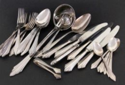 SPEISEBESTECK WMF, Geislingen 1920er Jahre Versilbert. 28 Teile A WMF CUTLERY SET, Geislingen