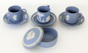 LOT WEDGWOOD PORZELLAN 3 Tassen mit U-Tellern und Schmuckdose A LOT OF WEDGWOOD PORCELAIN ITEMS 4