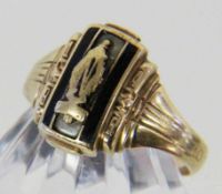 ANTIKER RING 420/000 Gelbgold mit Onyx. Gr. 60, Brutto ca. 4,9g AN ANTIQUE RING 420/000 yellow
