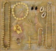 LOT 12 TEILE SILBERSCHMUCK teils vergoldet A LOT OF 12 MISCELLANEOUS SILVER JEWELLERY PIECES