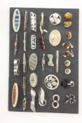 LOT 30 TEILE SCHMUCK meist Silber A LOT 30 JEWELLERY PIECES mostly silver