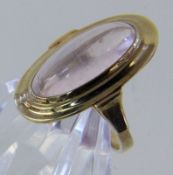 DAMENRING 585/000 Gelbgold mit Rosenquarz. Gr. 54, Brutto ca. 4,4g A LADIES RING 585/000 yellow gold