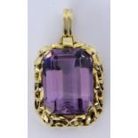 ANHÄNGER MIT AMETHYST 585/000 Gelbgold. L.3,8cm, Brutto ca. 12,3g A PENDANT WITH AN AMETHYST 585/000