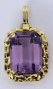 ANHÄNGER MIT AMETHYST 585/000 Gelbgold. L.3,8cm, Brutto ca. 12,3g A PENDANT WITH AN AMETHYST 585/000