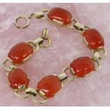 ARMBAND Silber vergoldet mit Karneolen. L.20cm A BRACELET Gilt silver with carnelians. 20 cm long