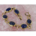 ARMBAND Silber vergoldet mit Lapislazuli. L.19,5cm A BRACELET Gilt silver with lapis lazuli. 19.5 cm