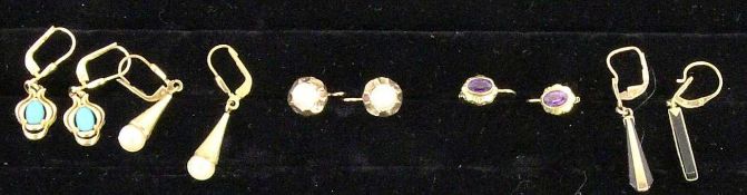 5 OHRHÄNGER 333/000 Gelbgold. Brutto ca. 9,5g 5 DROP EARRINGS 333/000 yellow gold. Gross weight